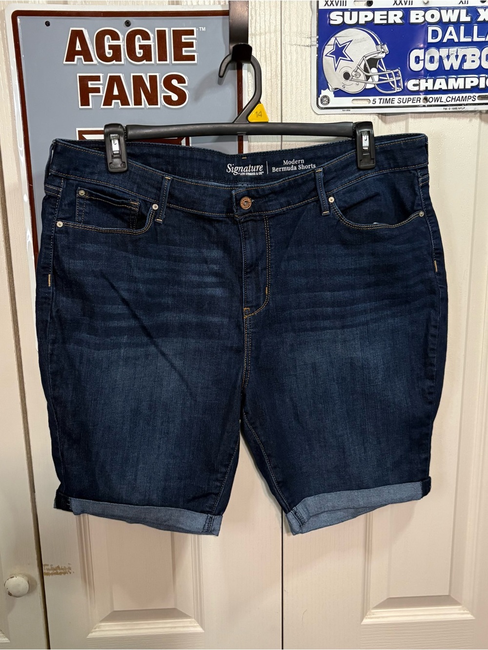 Levistrauss Signature Indigo Denim Bermuda Shorts with Contrast Stitching